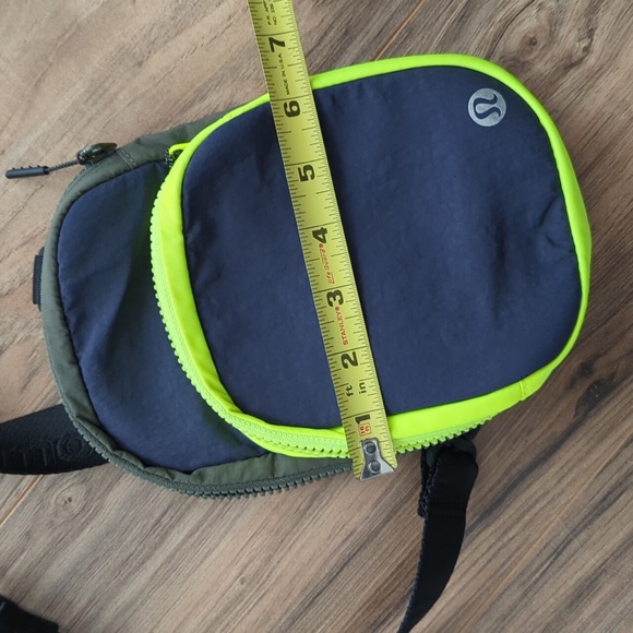 lululemon athletica Navy Blue, Green And Chartreuse Sling Bag. NWOT - Picture 10 of 11